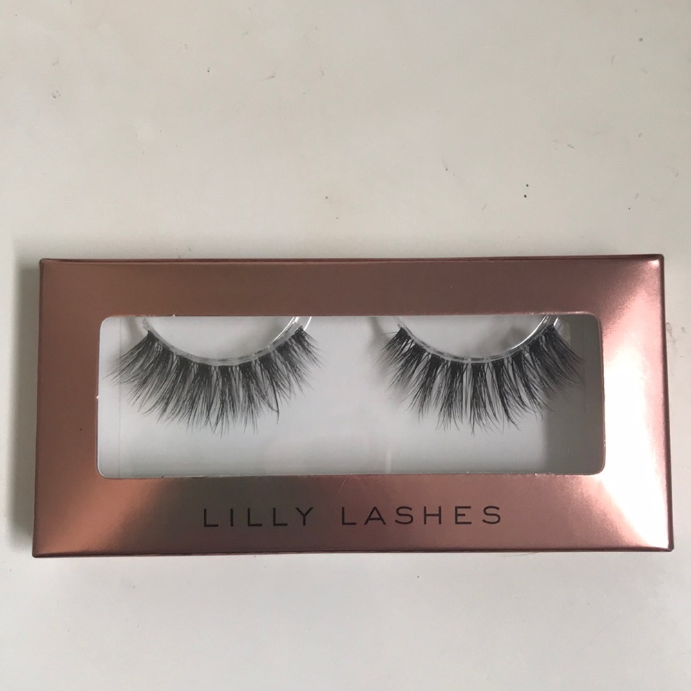 False eyelashes